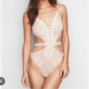NWOT Victoria’s Secret Coco White Crochet Lace Teddy